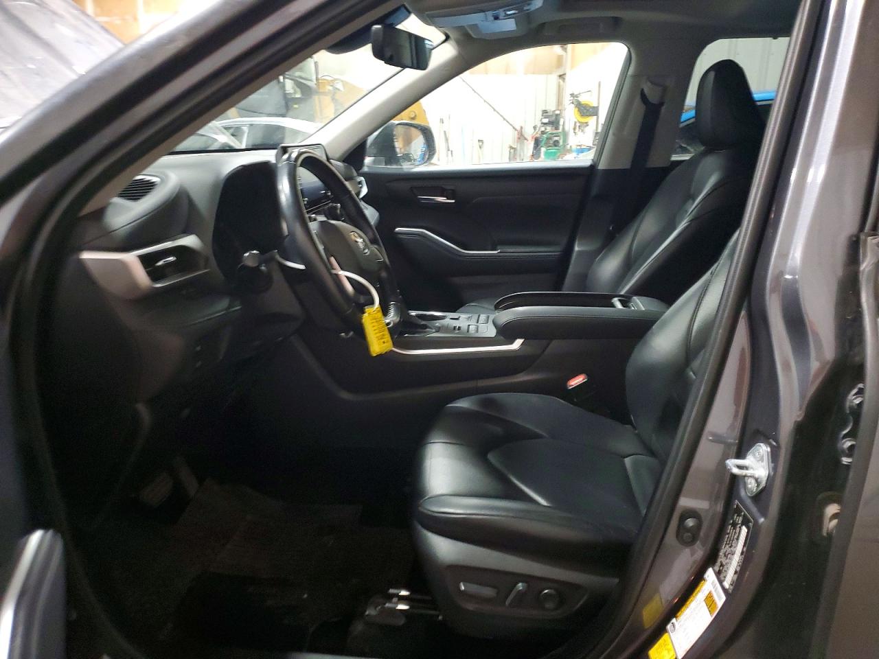 2020 TOYOTA HIGHLANDER XLE photo 7