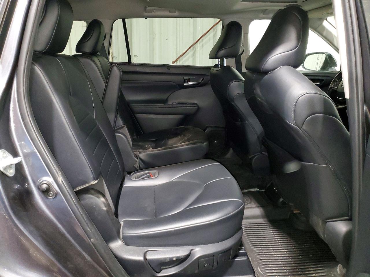 2020 TOYOTA HIGHLANDER XLE photo 11