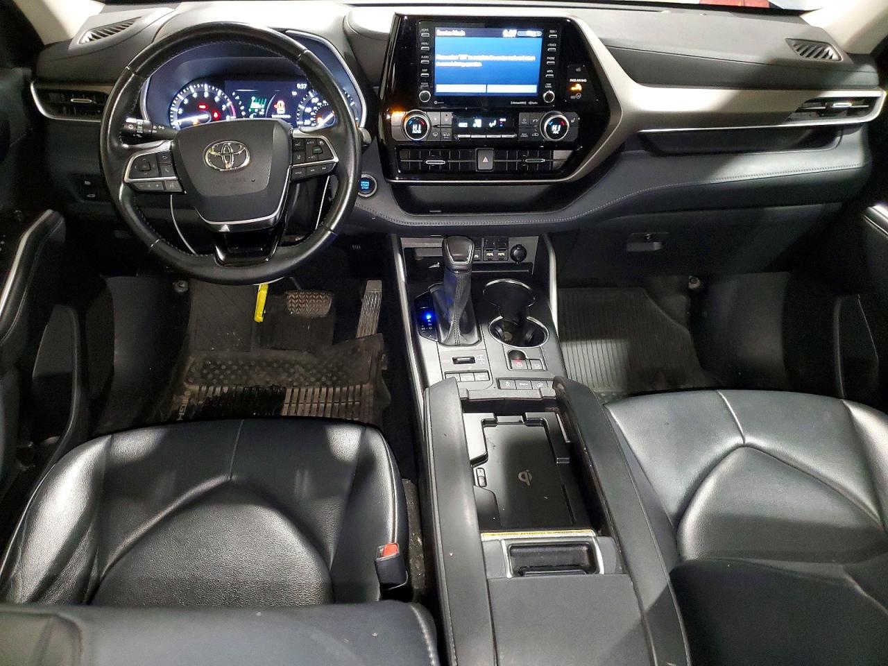 2020 TOYOTA HIGHLANDER XLE photo 8