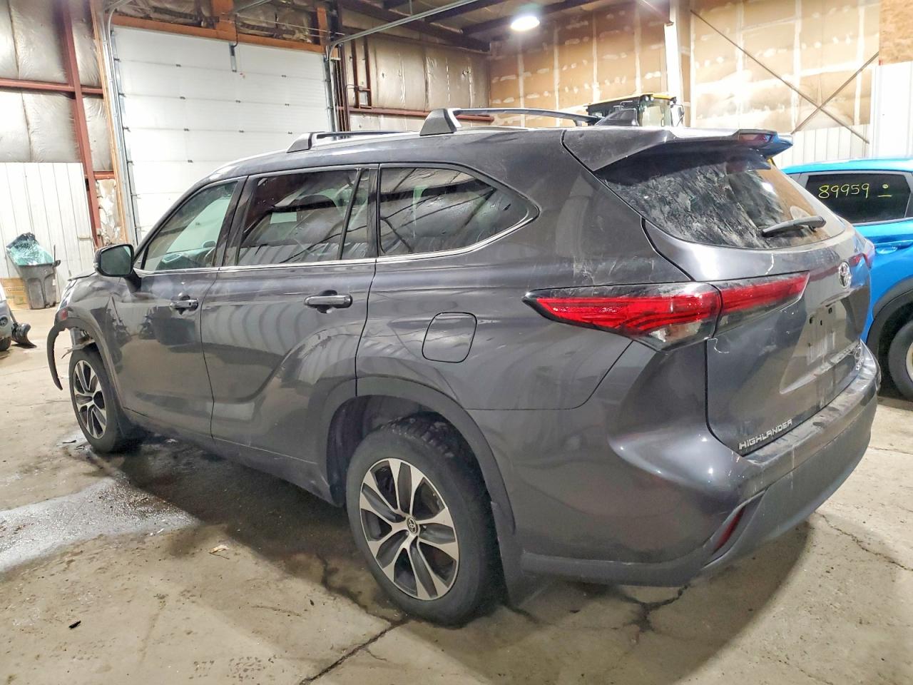 2020 TOYOTA HIGHLANDER XLE photo 2