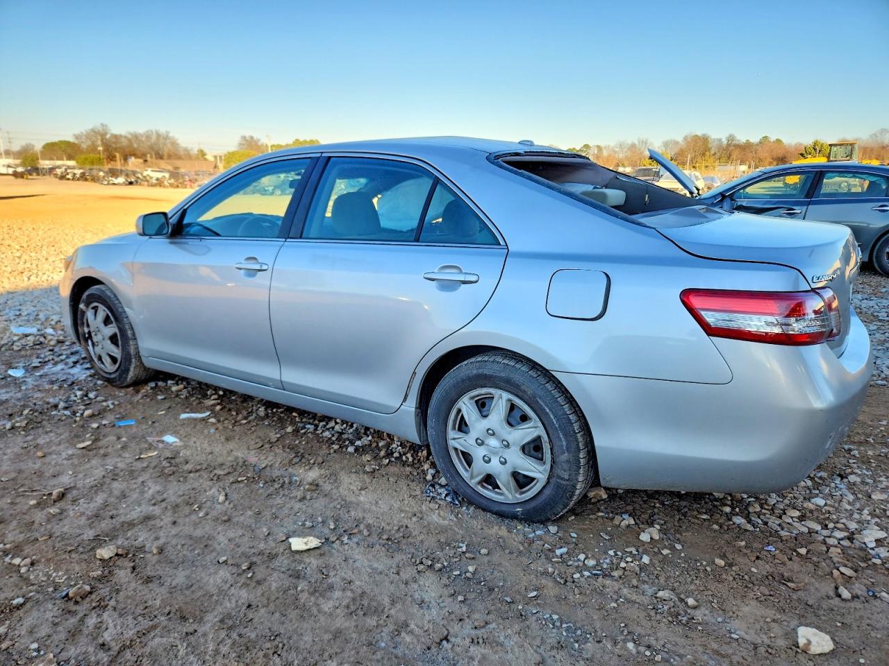 2011 TOYOTA CAMRY LE photo 2