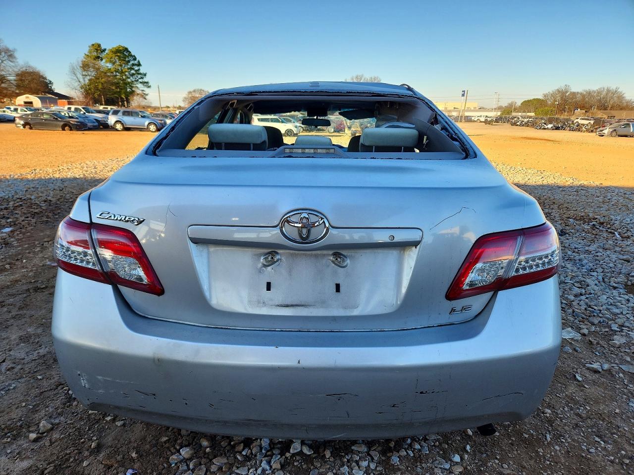 2011 TOYOTA CAMRY LE photo 6