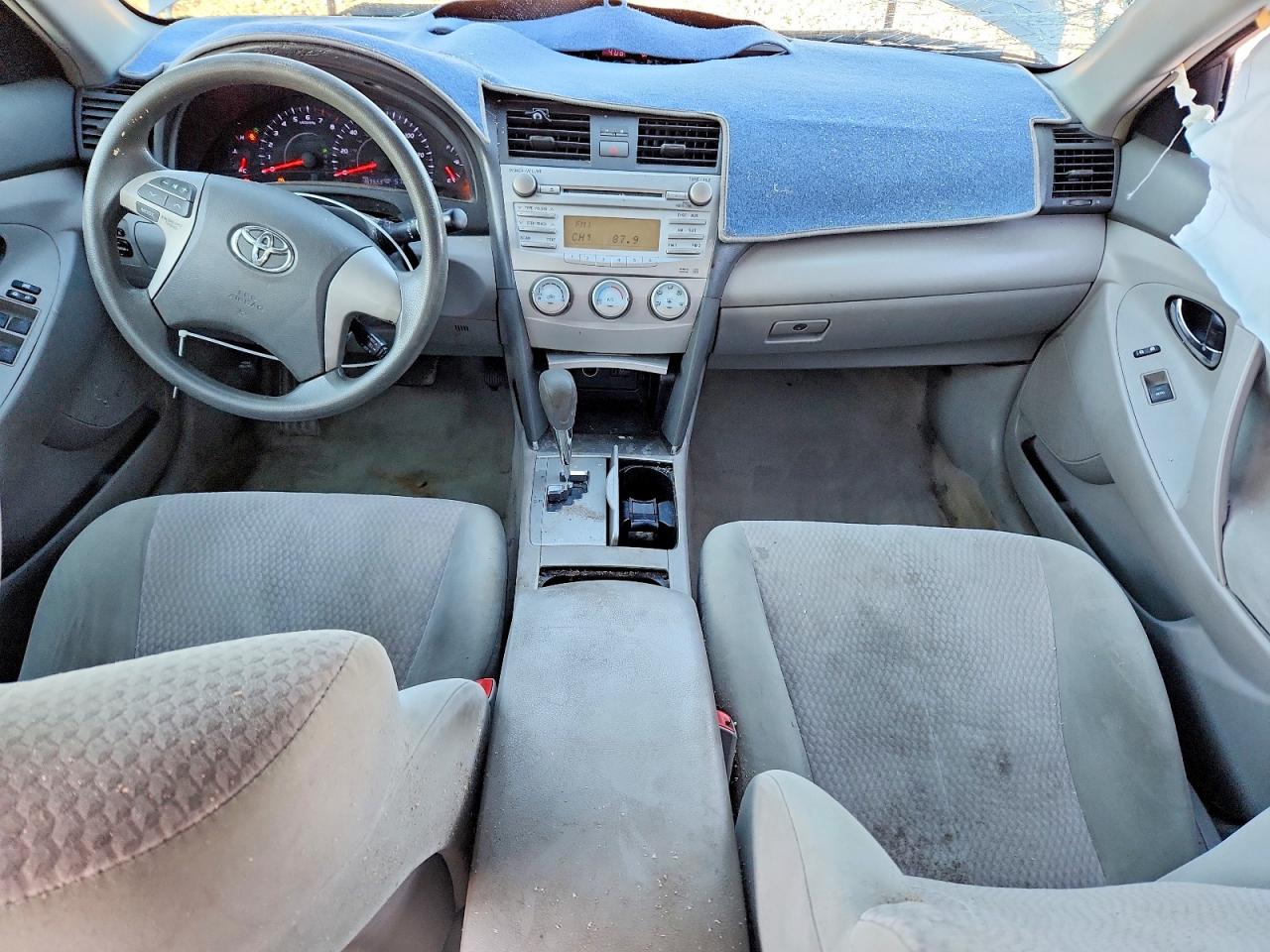 2011 TOYOTA CAMRY LE photo 8