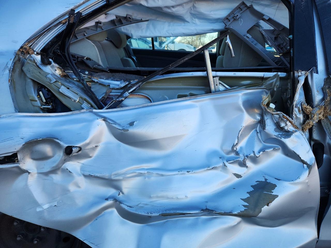 2011 TOYOTA CAMRY LE photo 10