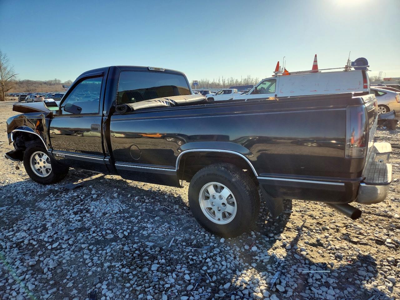1994 CHEVROLET GMT-400 C1500 photo 2
