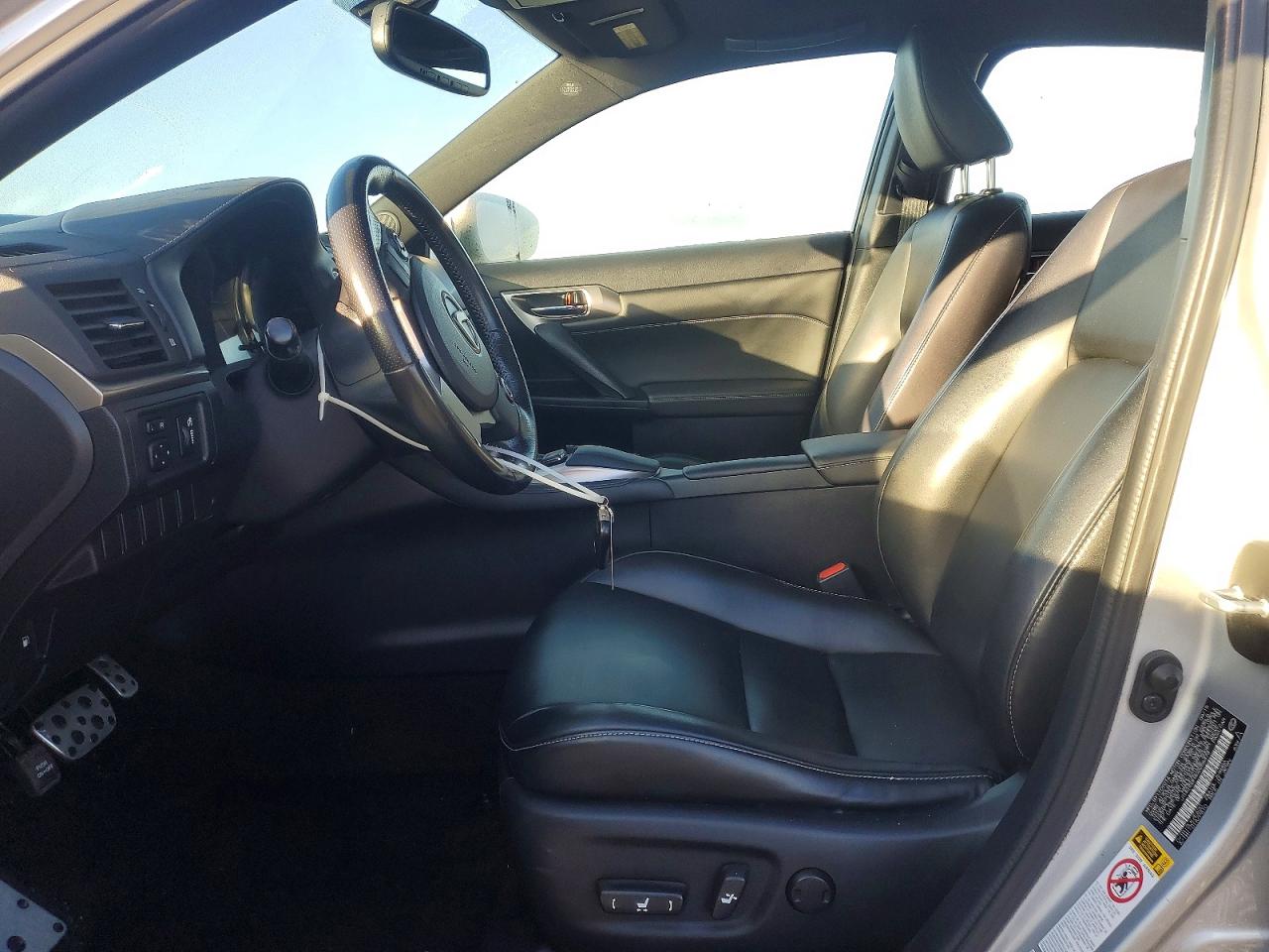 2016 LEXUS CT 200 photo 13