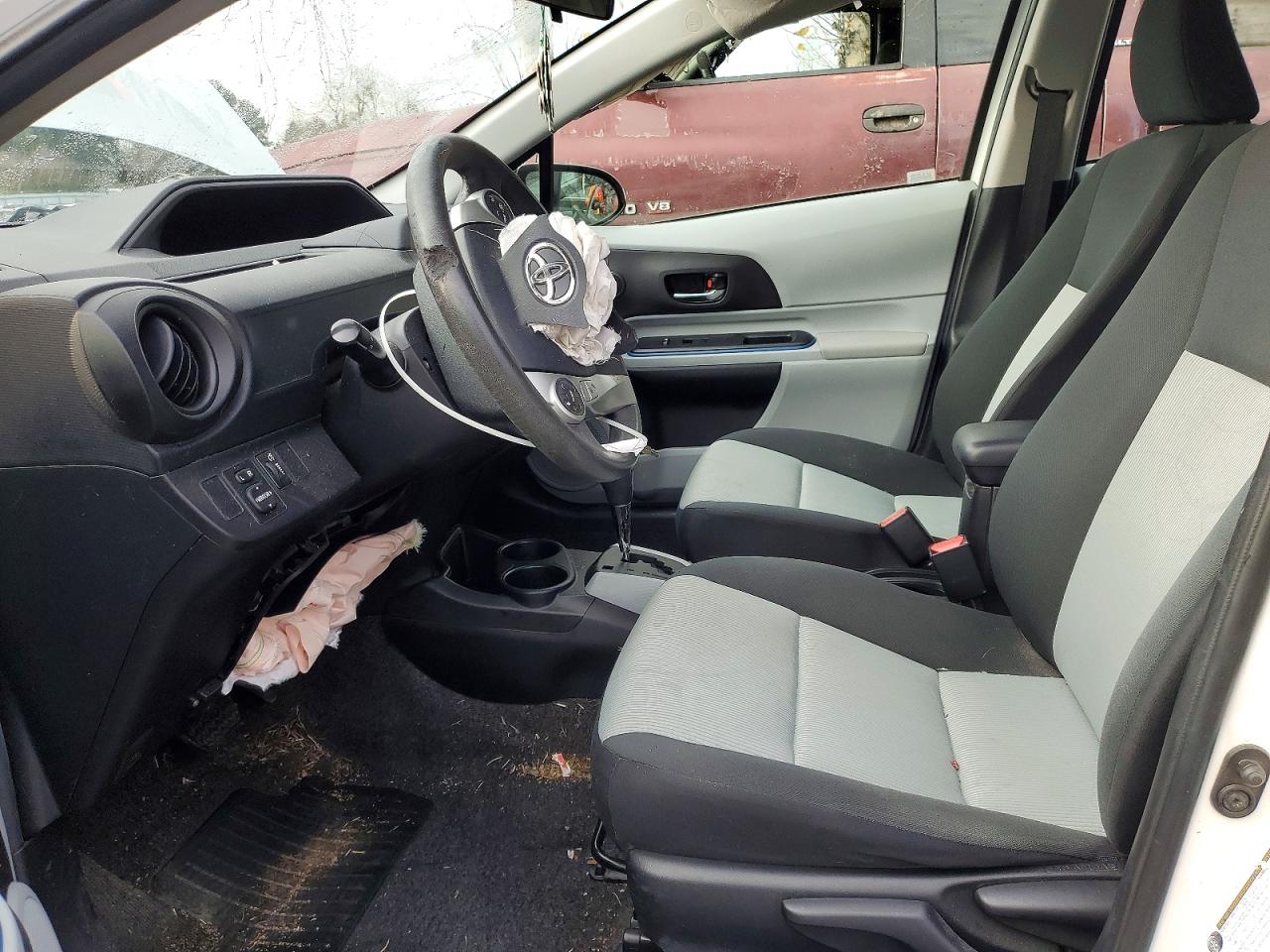 2013 TOYOTA PRIUS C photo 13