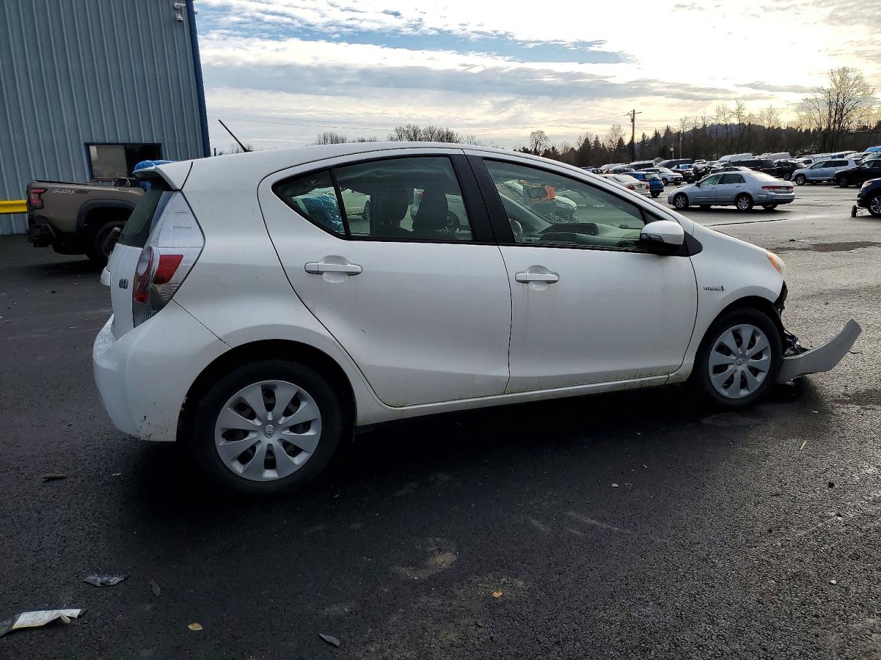 2013 TOYOTA PRIUS C photo 5