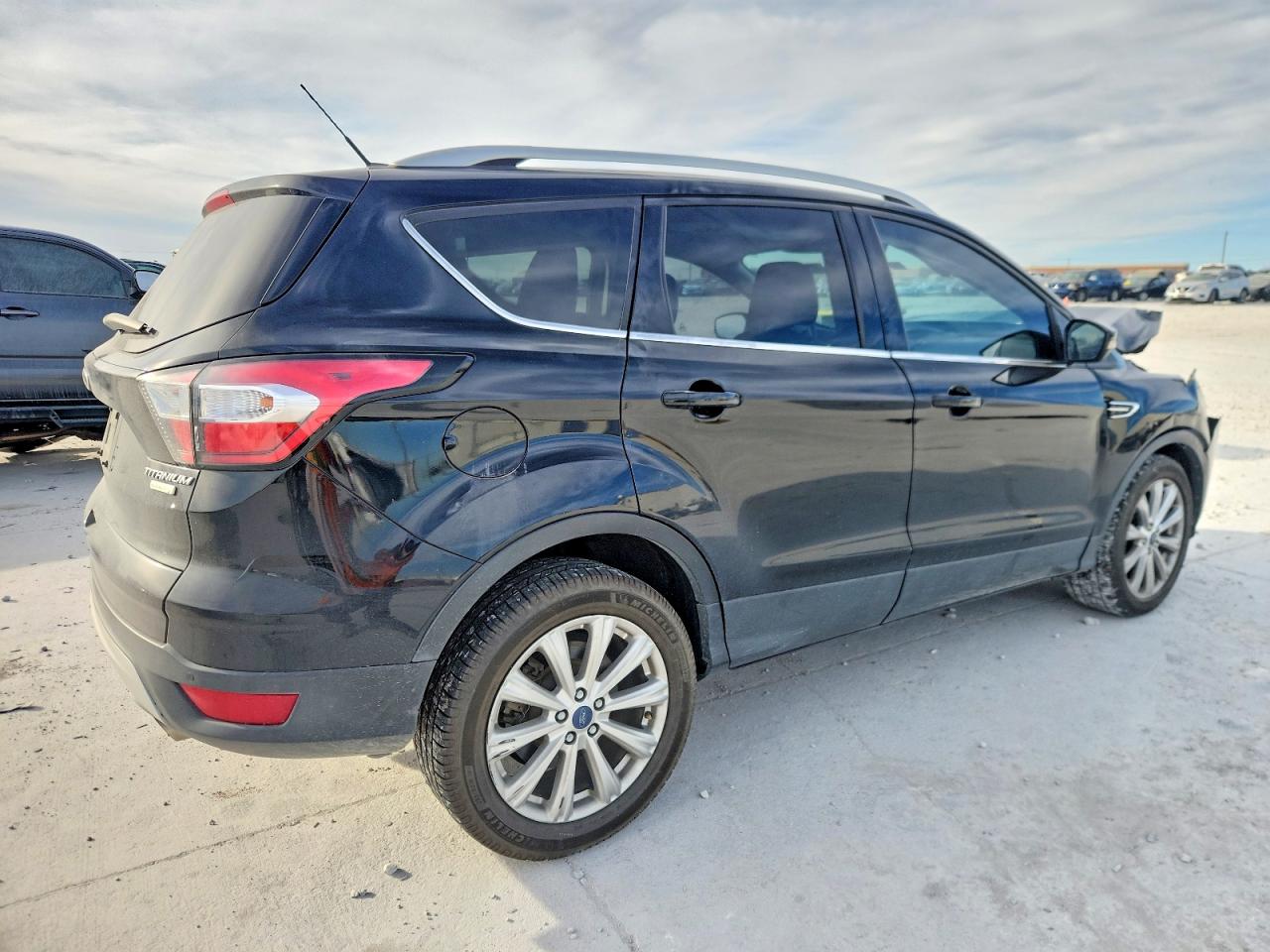 2017 FORD ESCAPE TITANIUM photo 3