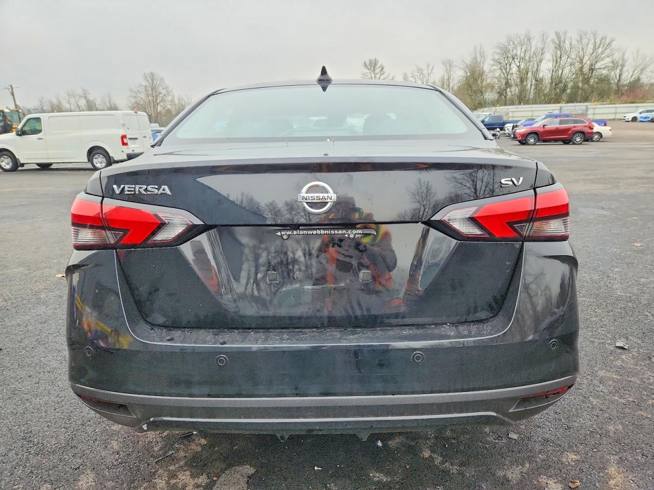 2020 NISSAN VERSA SV photo 6