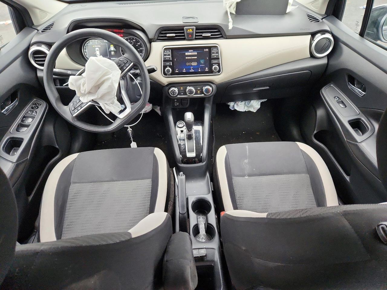2020 NISSAN VERSA SV photo 8