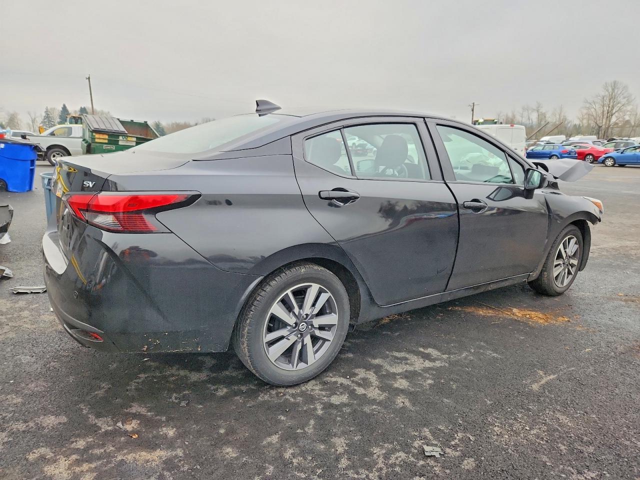 2020 NISSAN VERSA SV photo 3