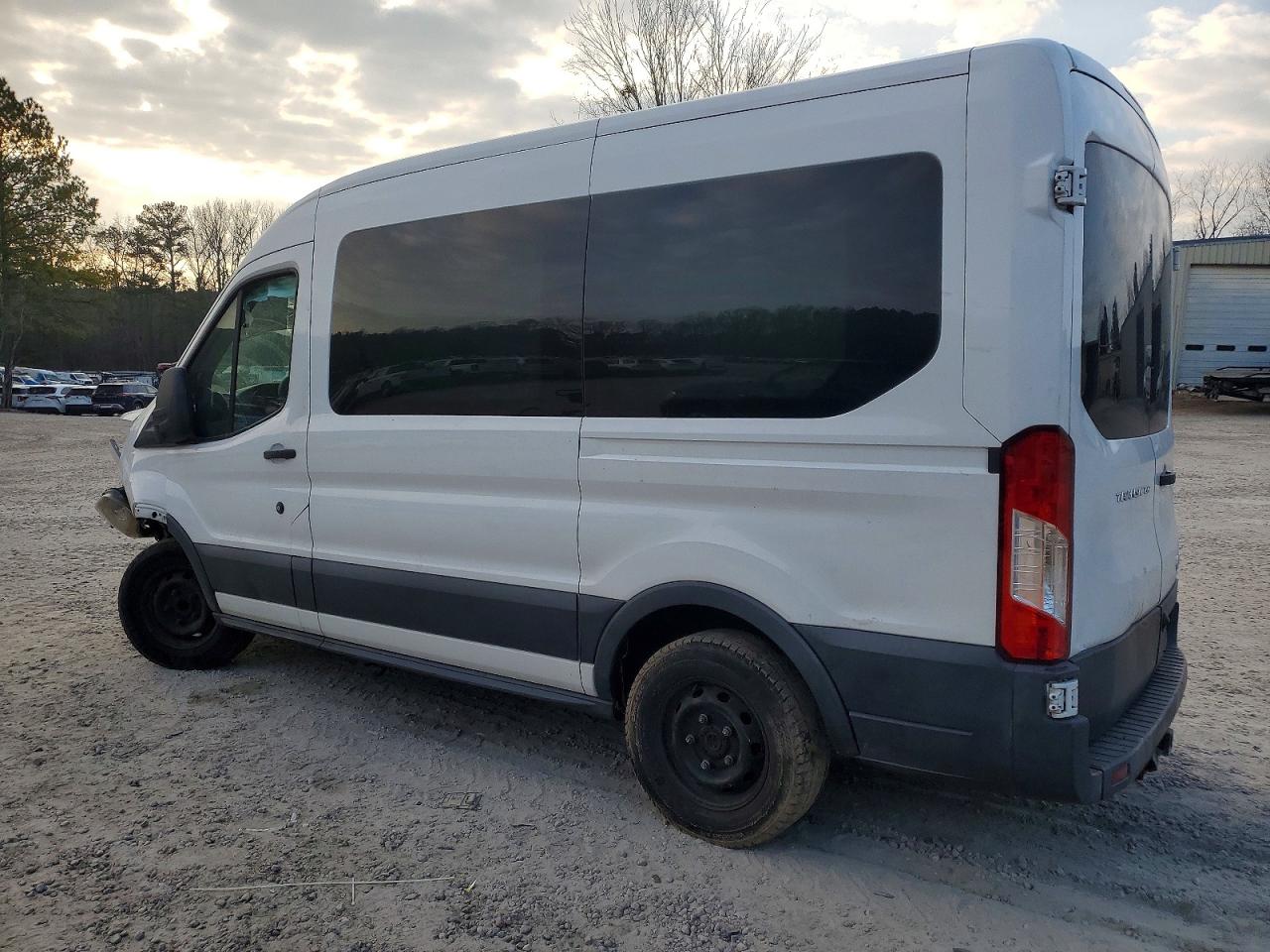 2017 FORD TRANSIT-150 WAG photo 2