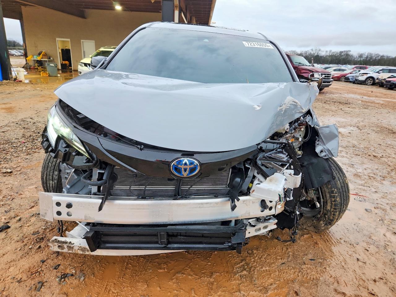 2025 TOYOTA SIENNA XSE photo 13