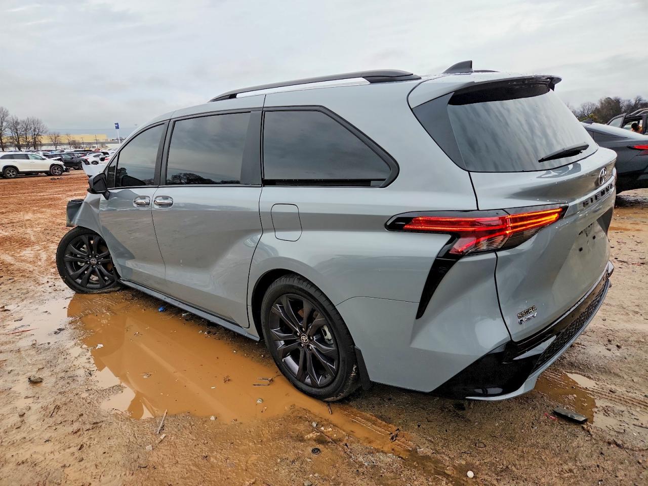 2025 TOYOTA SIENNA XSE photo 4
