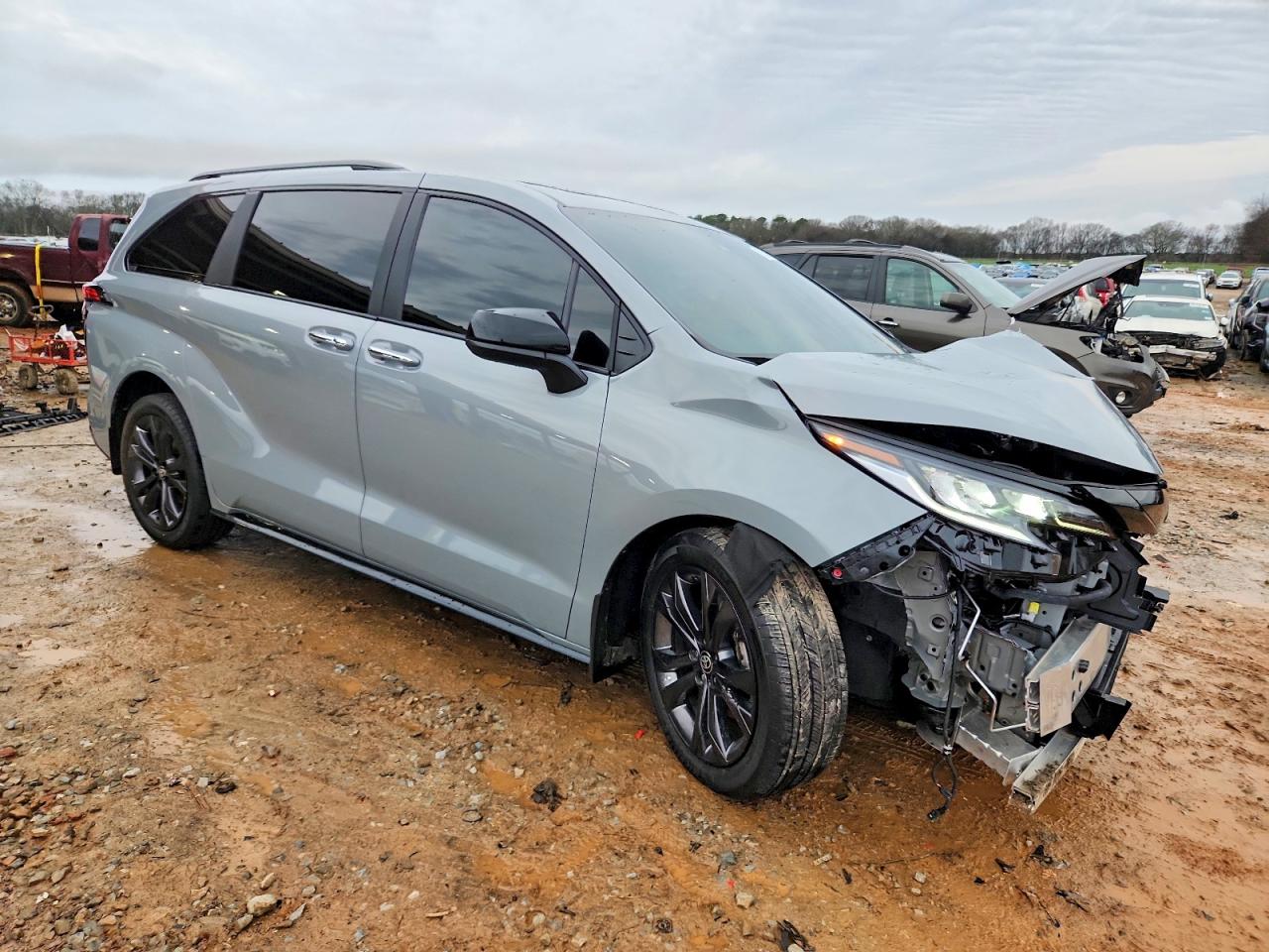 2025 TOYOTA SIENNA XSE photo 10