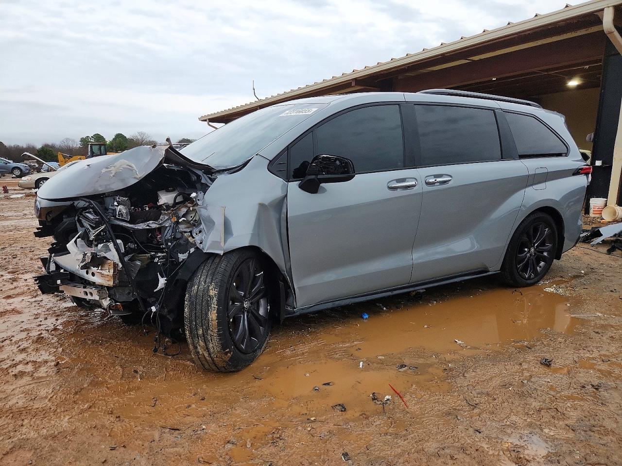 2025 TOYOTA SIENNA