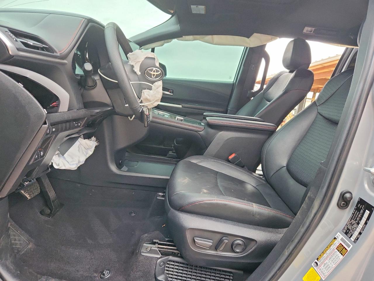 2025 TOYOTA SIENNA XSE photo 19