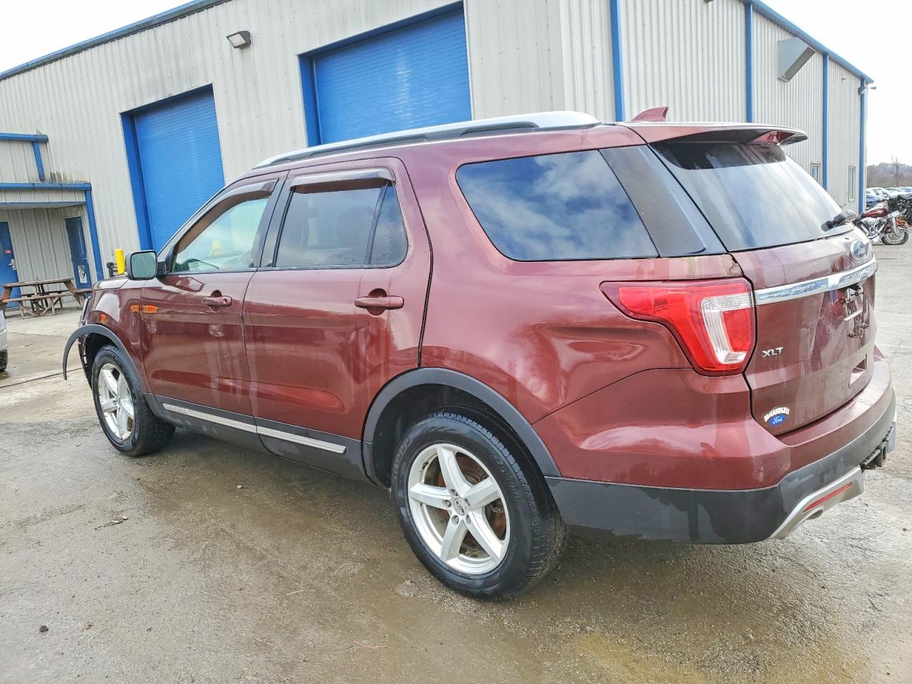 2016 FORD EXPLORER XLT photo 3