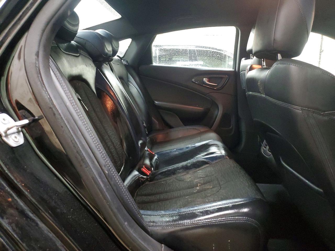 2015 CHRYSLER 200 S photo 19