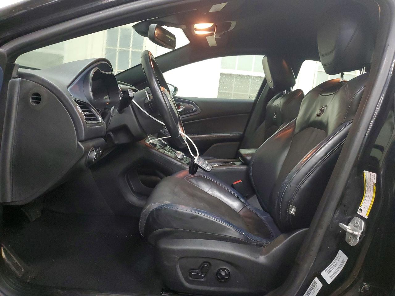 2015 CHRYSLER 200 S photo 13