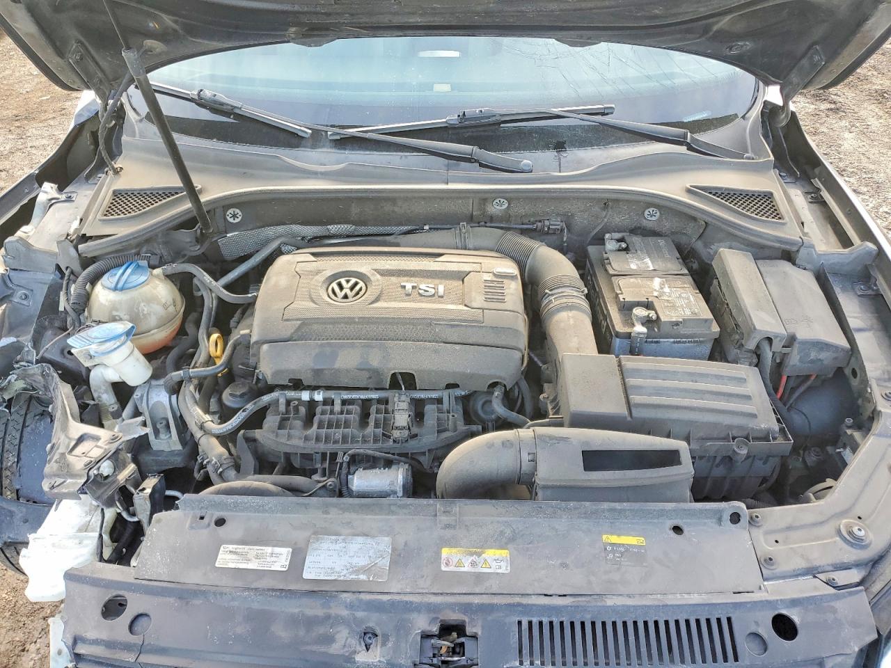 2015 VOLKSWAGEN PASSAT S photo 31