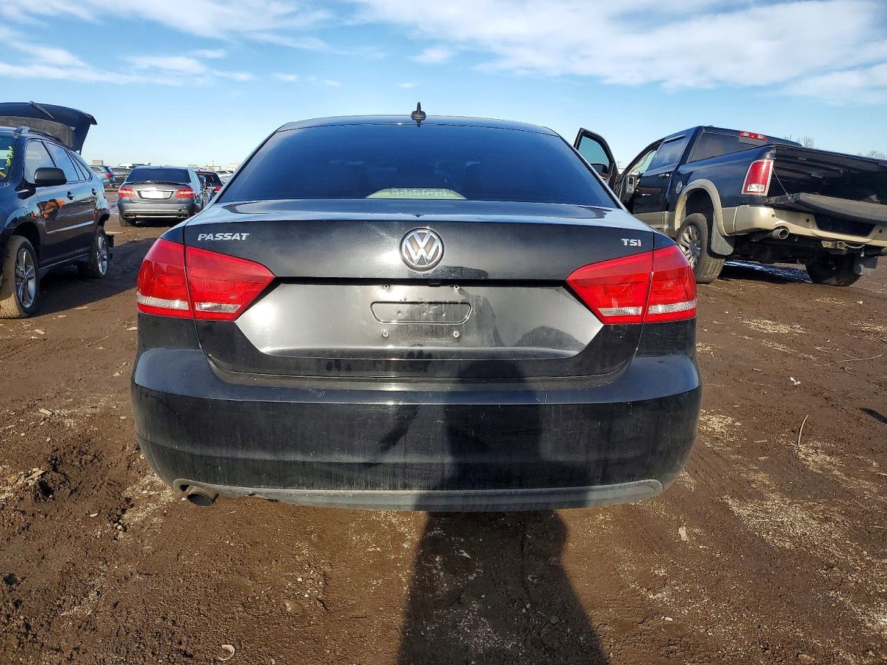2015 VOLKSWAGEN PASSAT S photo 16