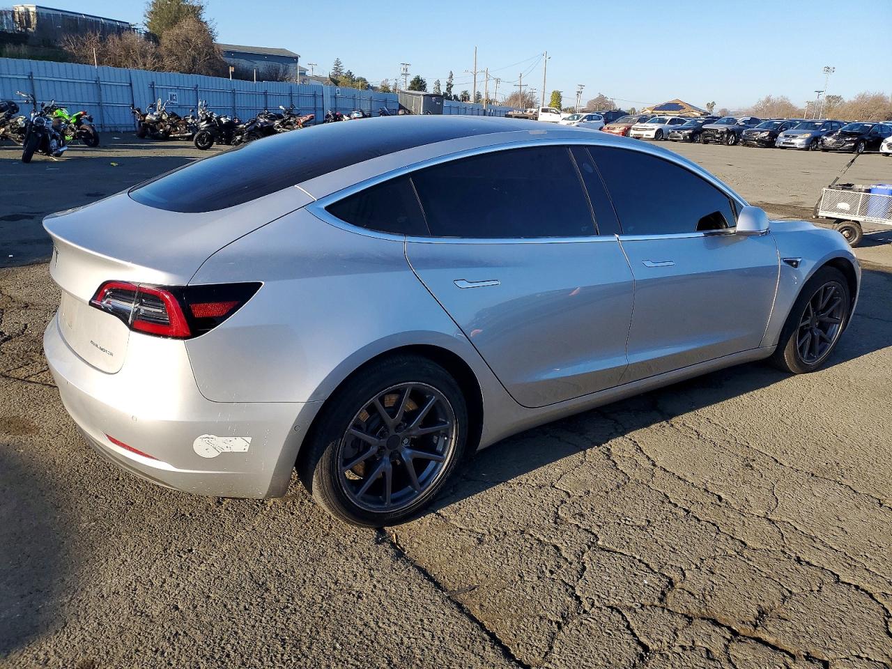 2018 TESLA MODEL 3 photo 3
