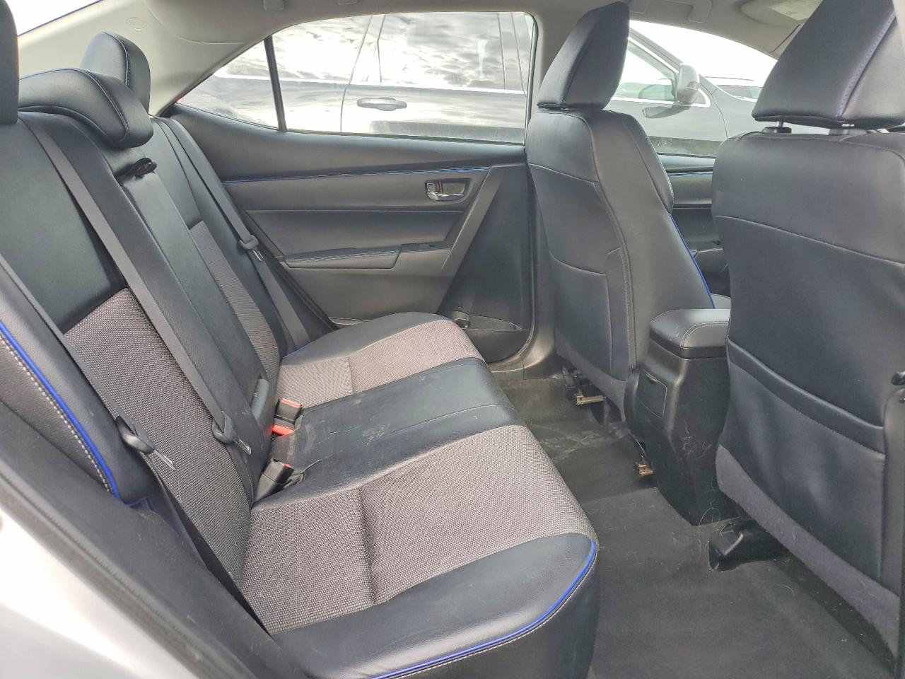2017 TOYOTA COROLLA L photo 28