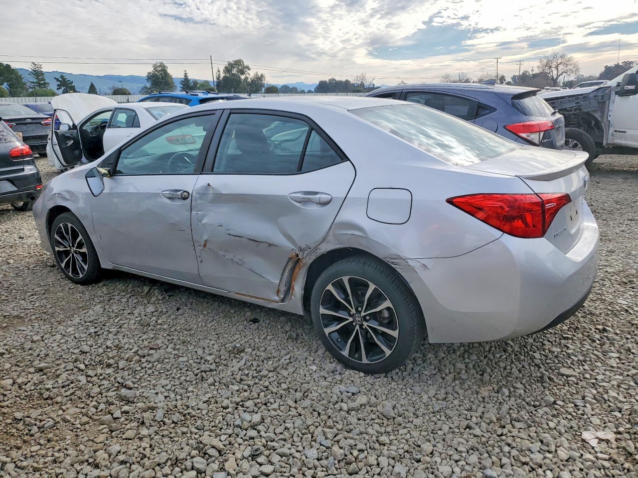 2017 TOYOTA COROLLA L photo 4