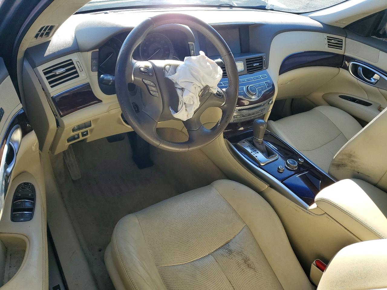 2015 INFINITI Q70L 3.7 photo 15