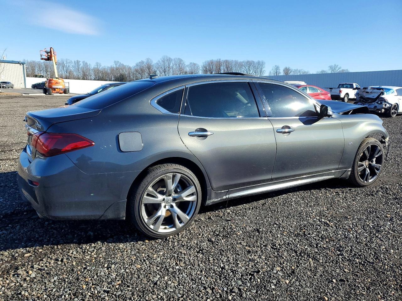 2015 INFINITI Q70L 3.7 photo 5