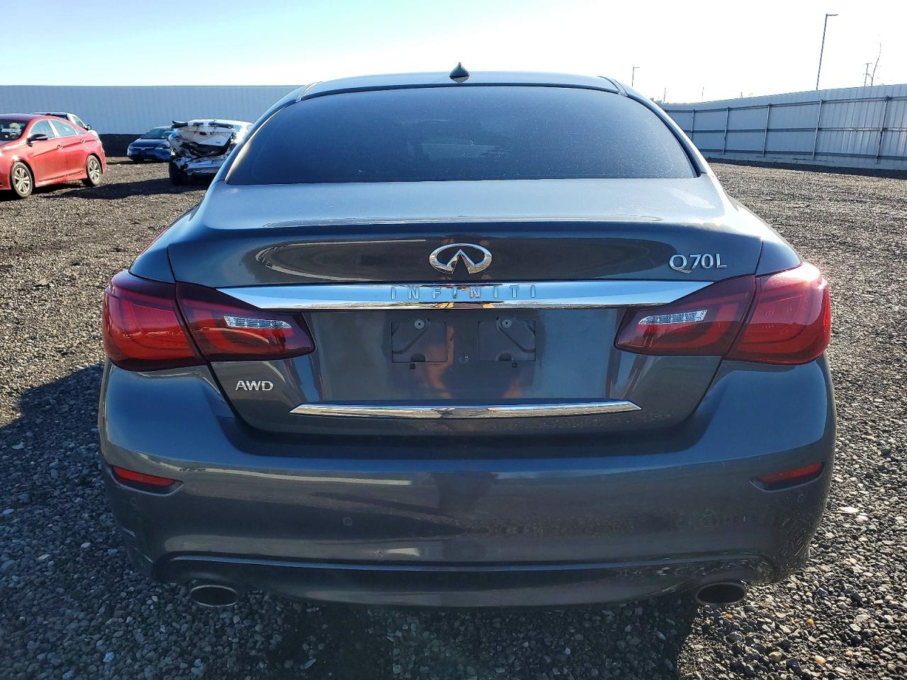 2015 INFINITI Q70L 3.7 photo 11