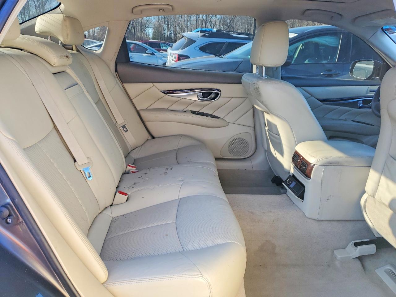 2015 INFINITI Q70L 3.7 photo 19