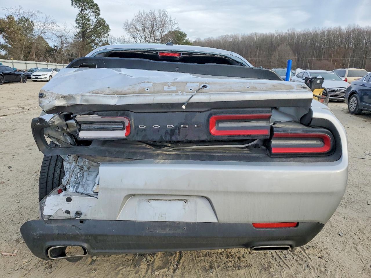 2023 DODGE CHALLENGER SXT photo 6