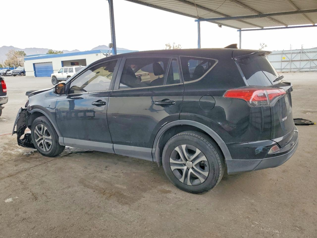 2018 TOYOTA RAV4 LE photo 4