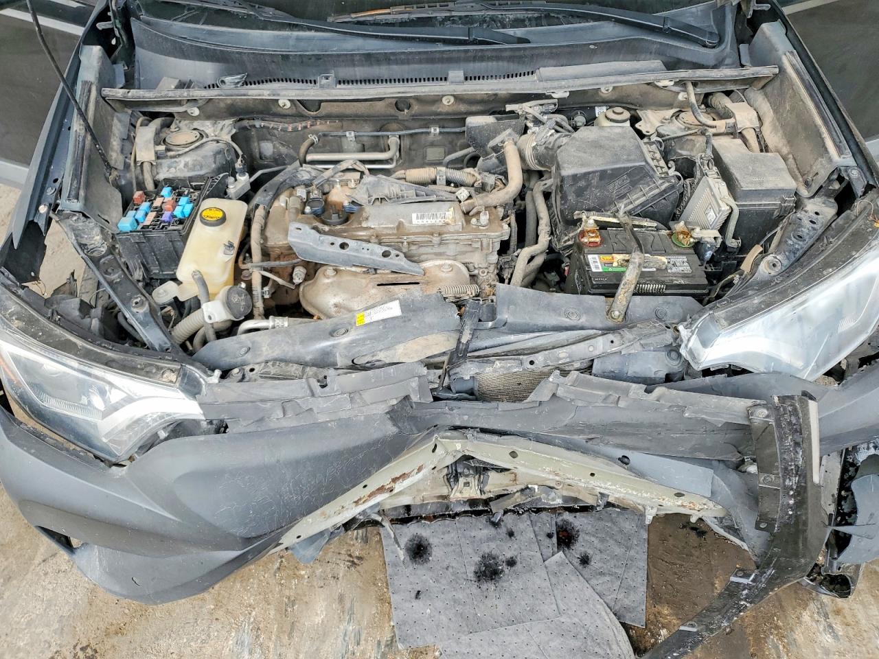 2018 TOYOTA RAV4 LE photo 34