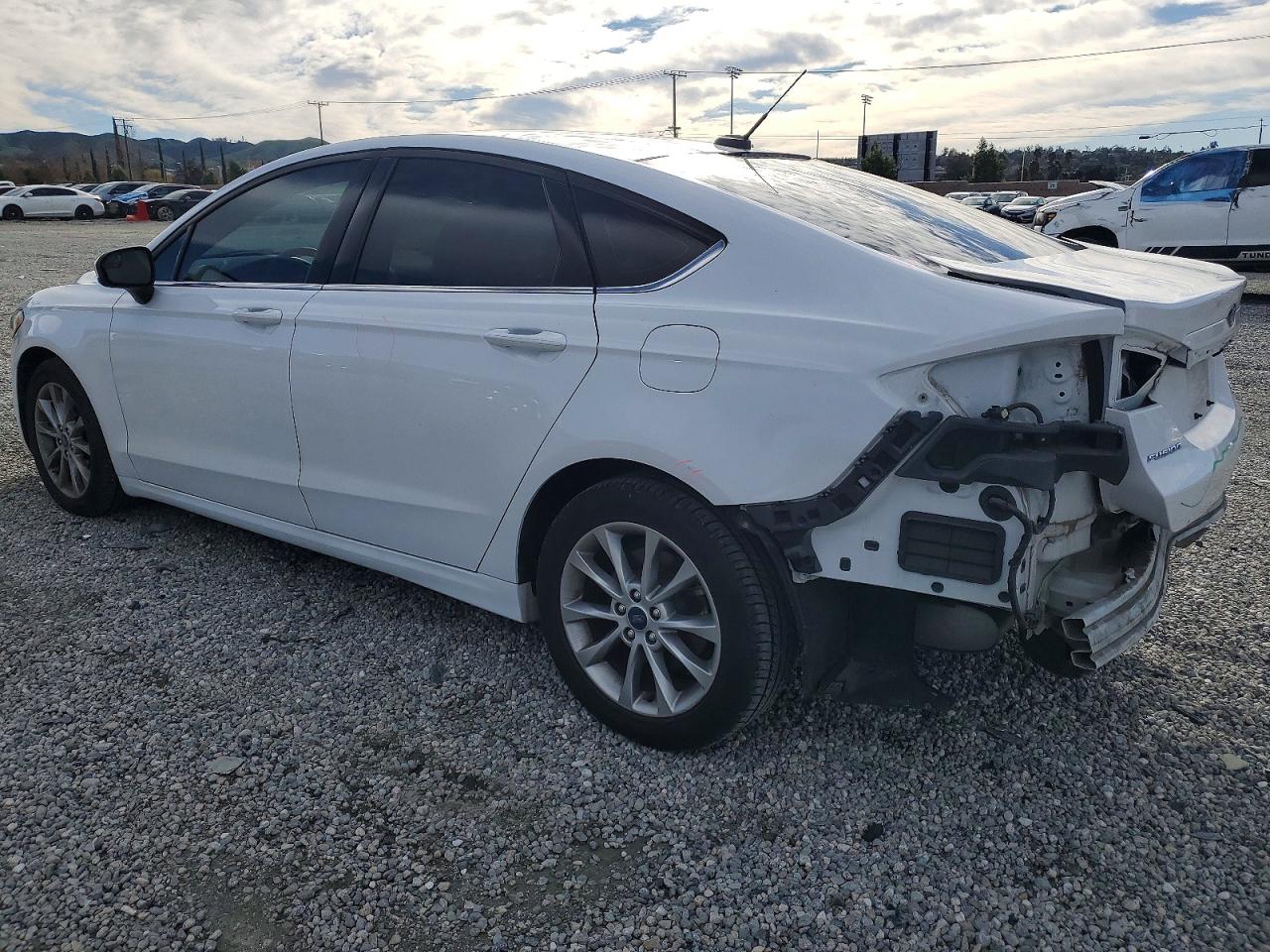 2017 FORD FUSION SE photo 2