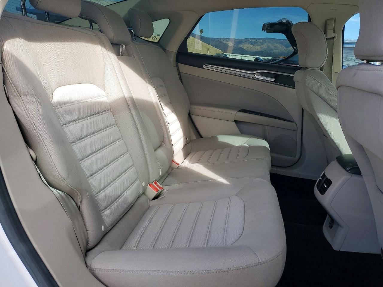 2017 FORD FUSION SE photo 10
