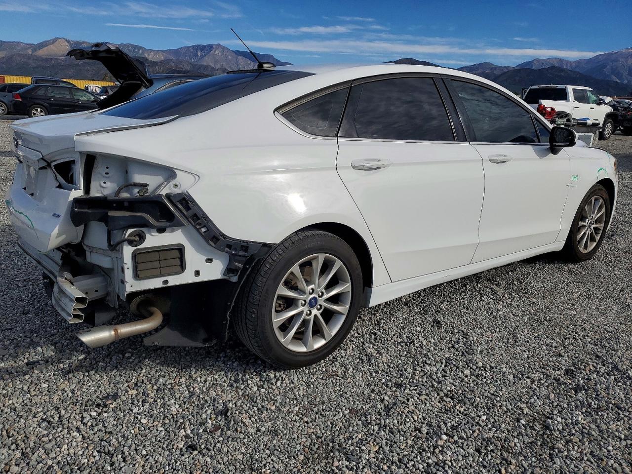 2017 FORD FUSION SE photo 3