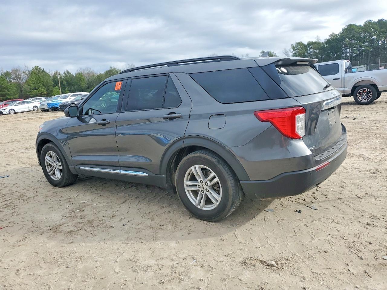 2020 FORD EXPLORER XLT photo 2