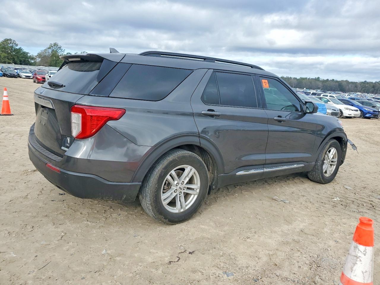 2020 FORD EXPLORER XLT photo 3