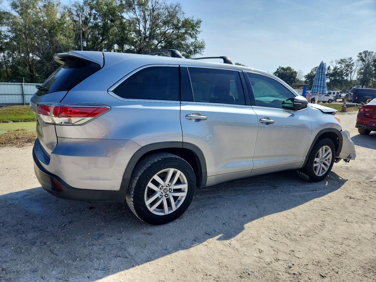 2016 TOYOTA HIGHLANDER LE photo 5