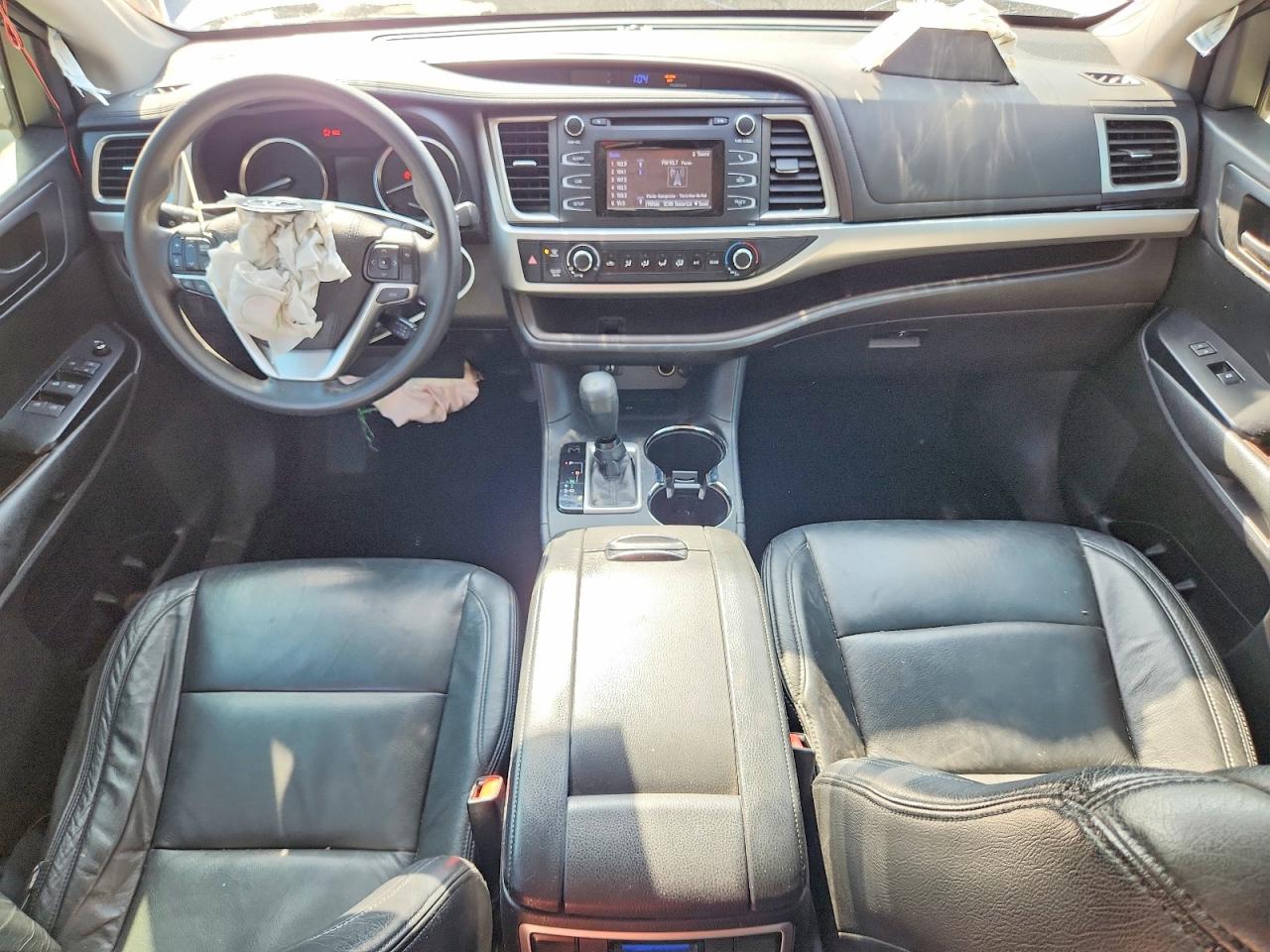 2016 TOYOTA HIGHLANDER LE photo 15