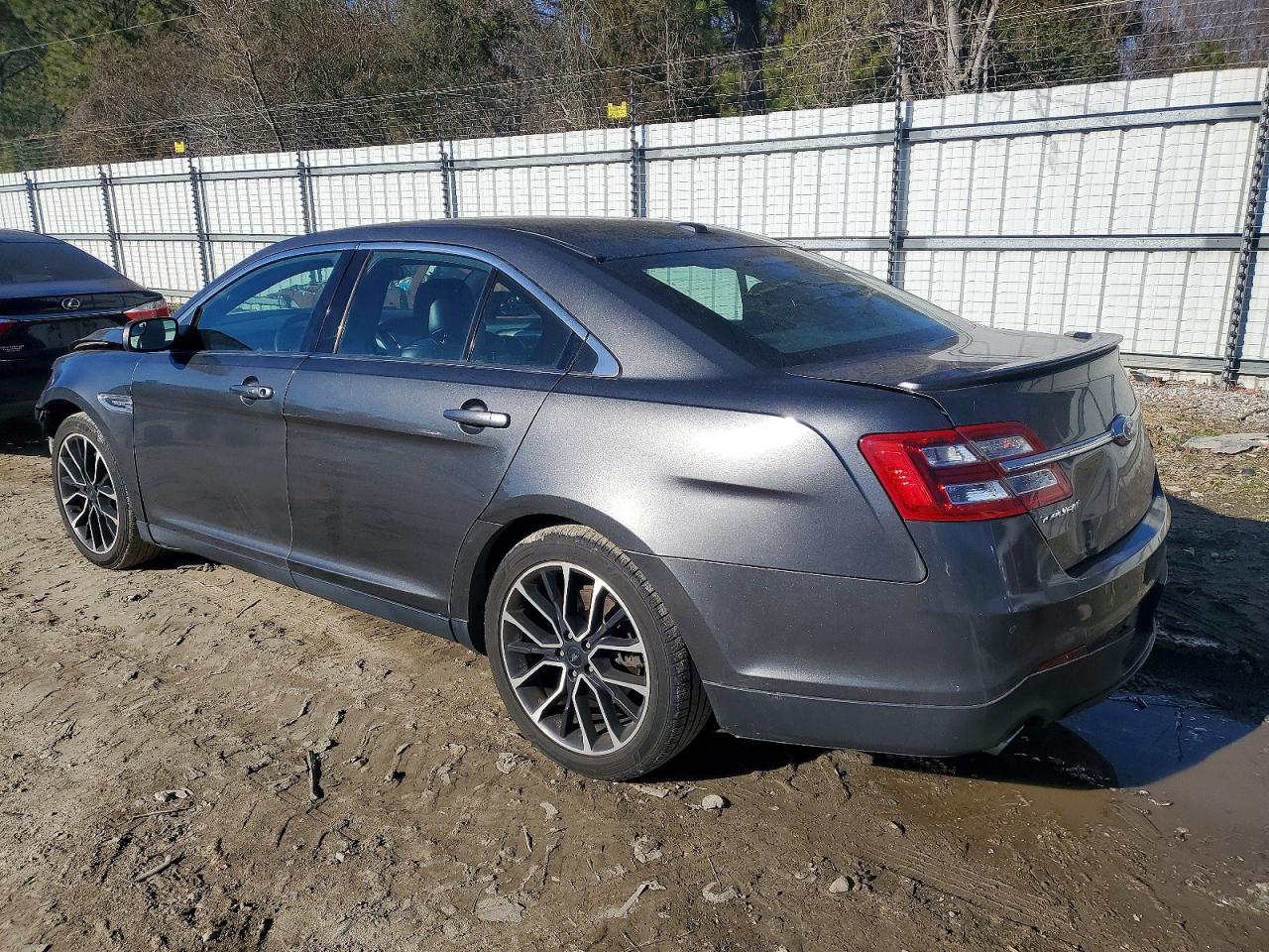 2018 FORD TAURUS SEL photo 3