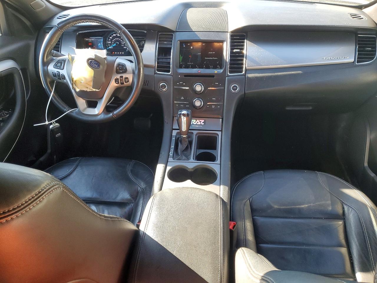 2018 FORD TAURUS SEL photo 15