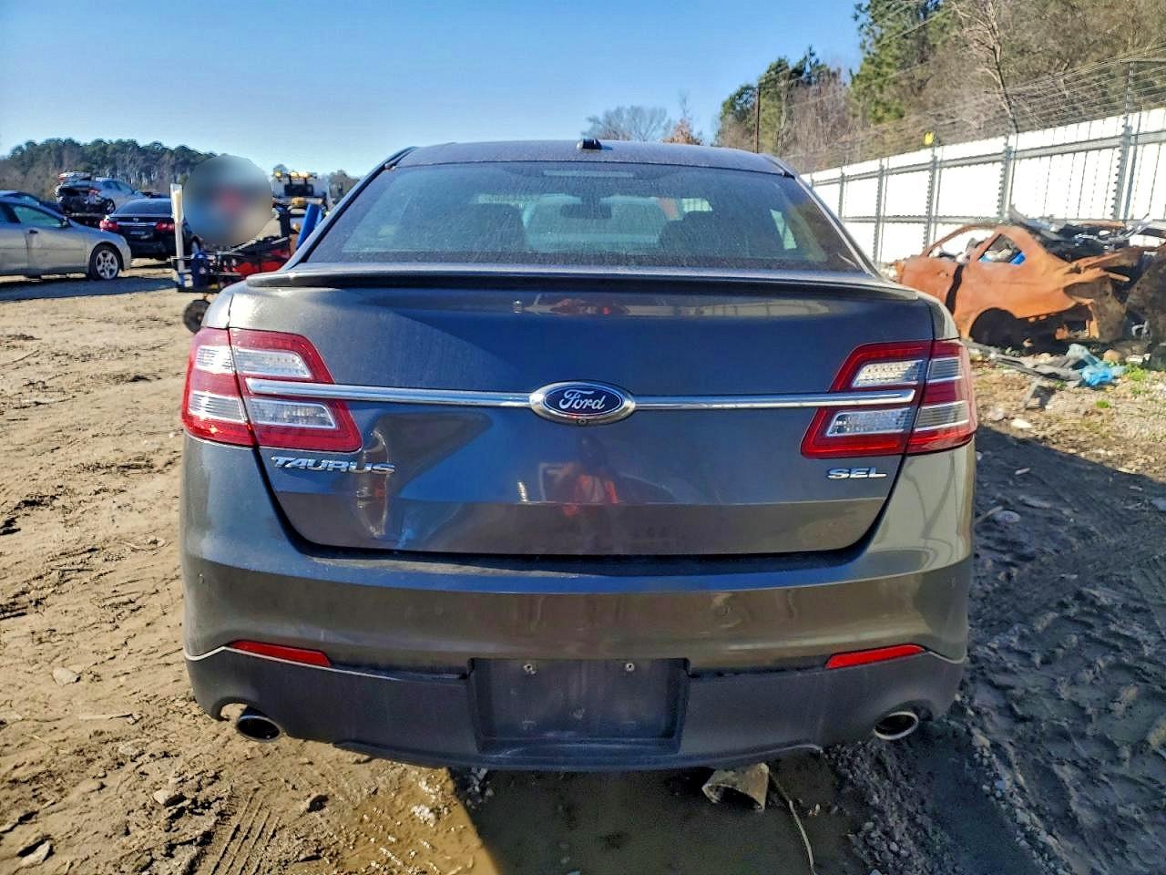 2018 FORD TAURUS SEL photo 11