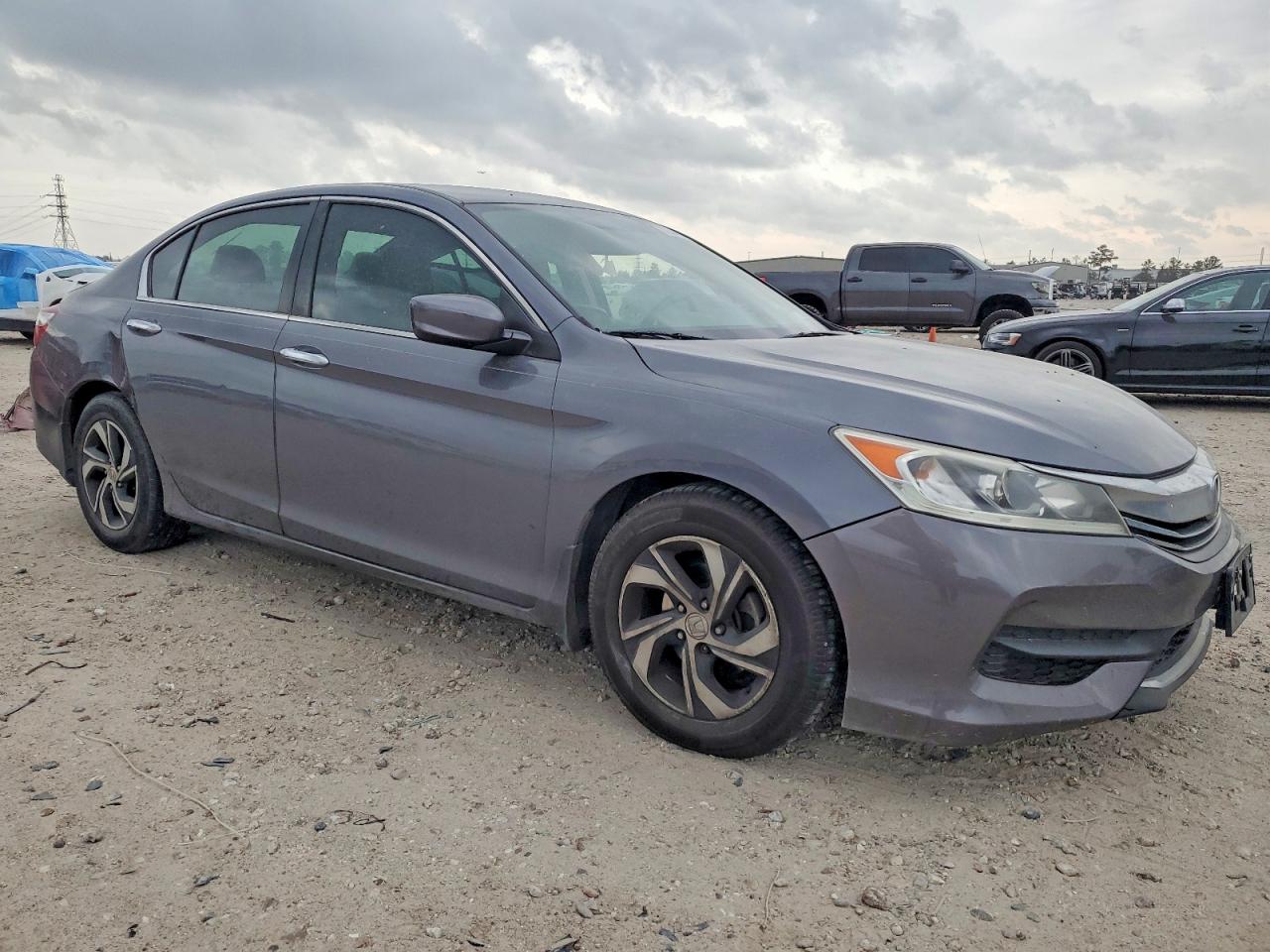 2017 HONDA ACCORD LX photo 4