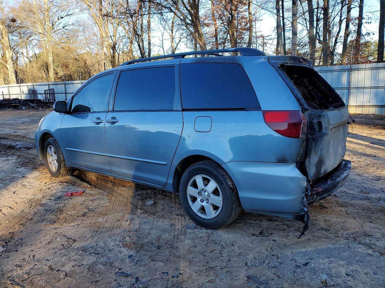 2004 TOYOTA SIENNA photo 4