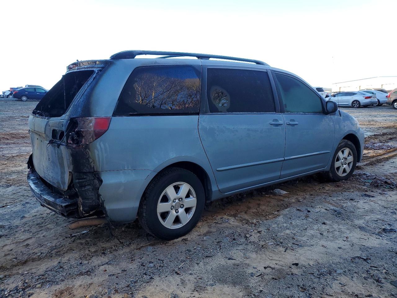 2004 TOYOTA SIENNA photo 7